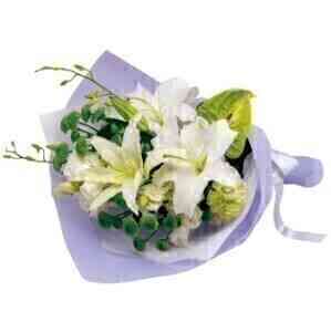 Funeral bouquet in white ..