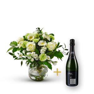 Stylish white bouquet wit..