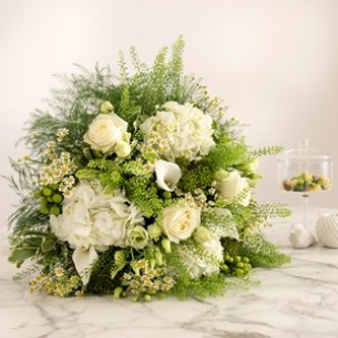 Prestigious white bouquet..