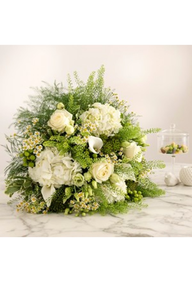 Prestigious white bouquet..