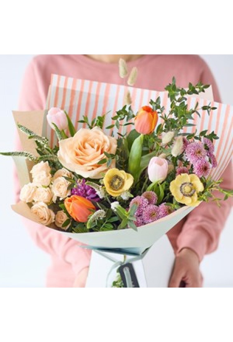 Spring Meadow Bouquet Wit..