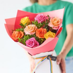 A Rainbow of Roses Gift B..