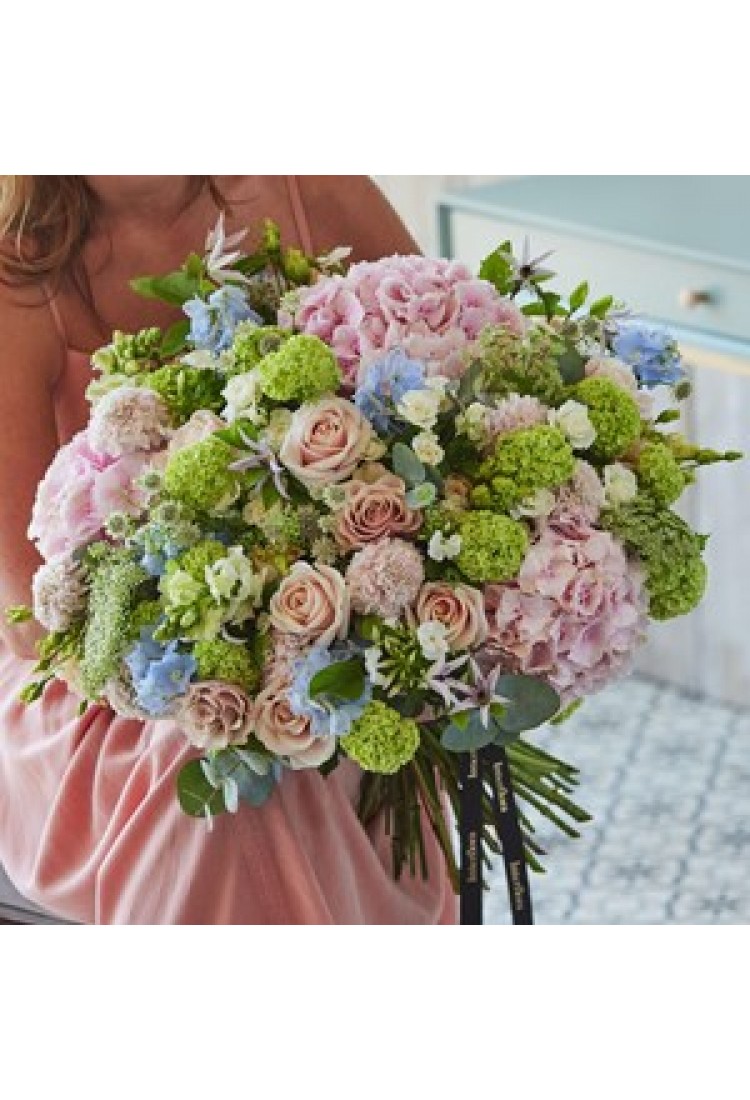 Pure Luxury Pastel Bouque..