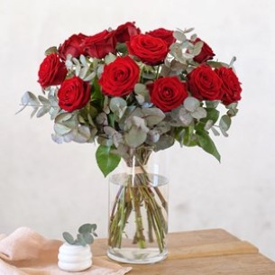 Twelve red roses..