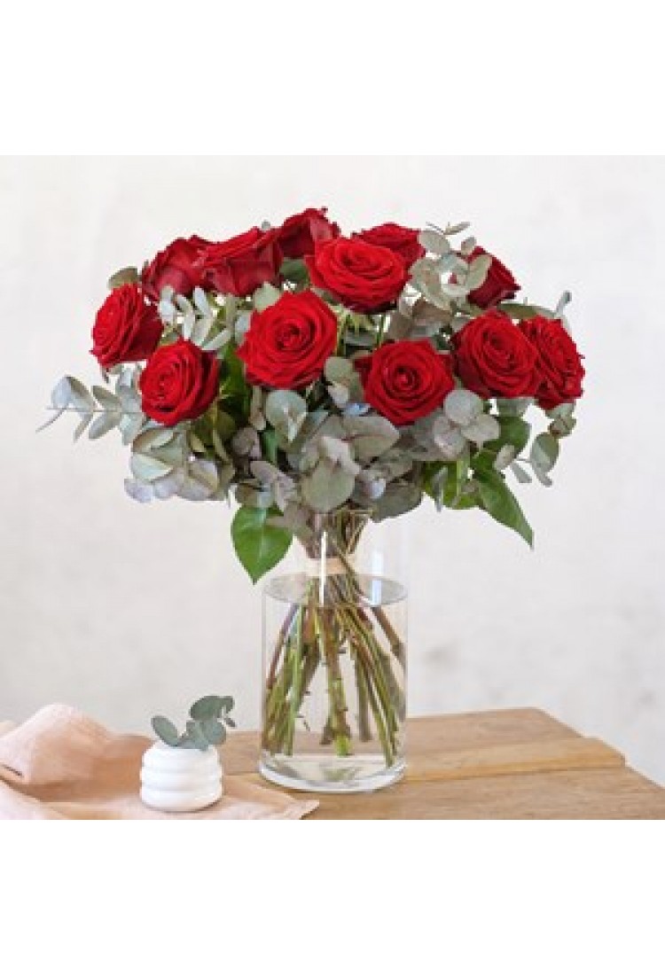 Twelve red roses..