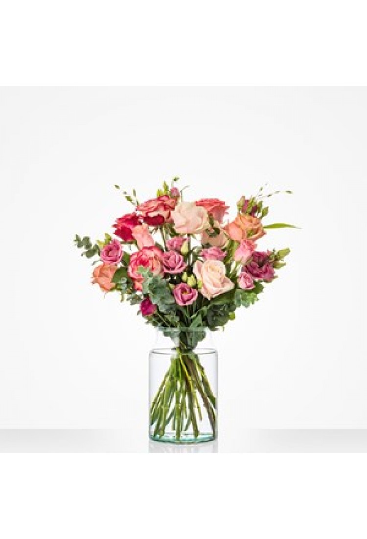 Pink roses bouquet..