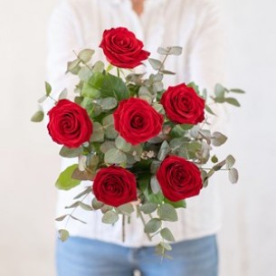 Bouquet of 6 red roses..
