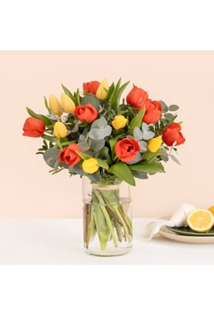 Bouquet of multicolored t..