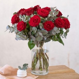 Love - 12 red roses bouqu..