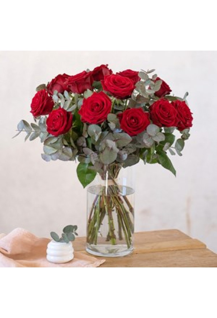 Love - 12 red roses bouqu..