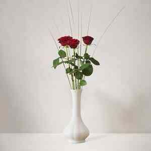 Bouquet with 3 red roses..
